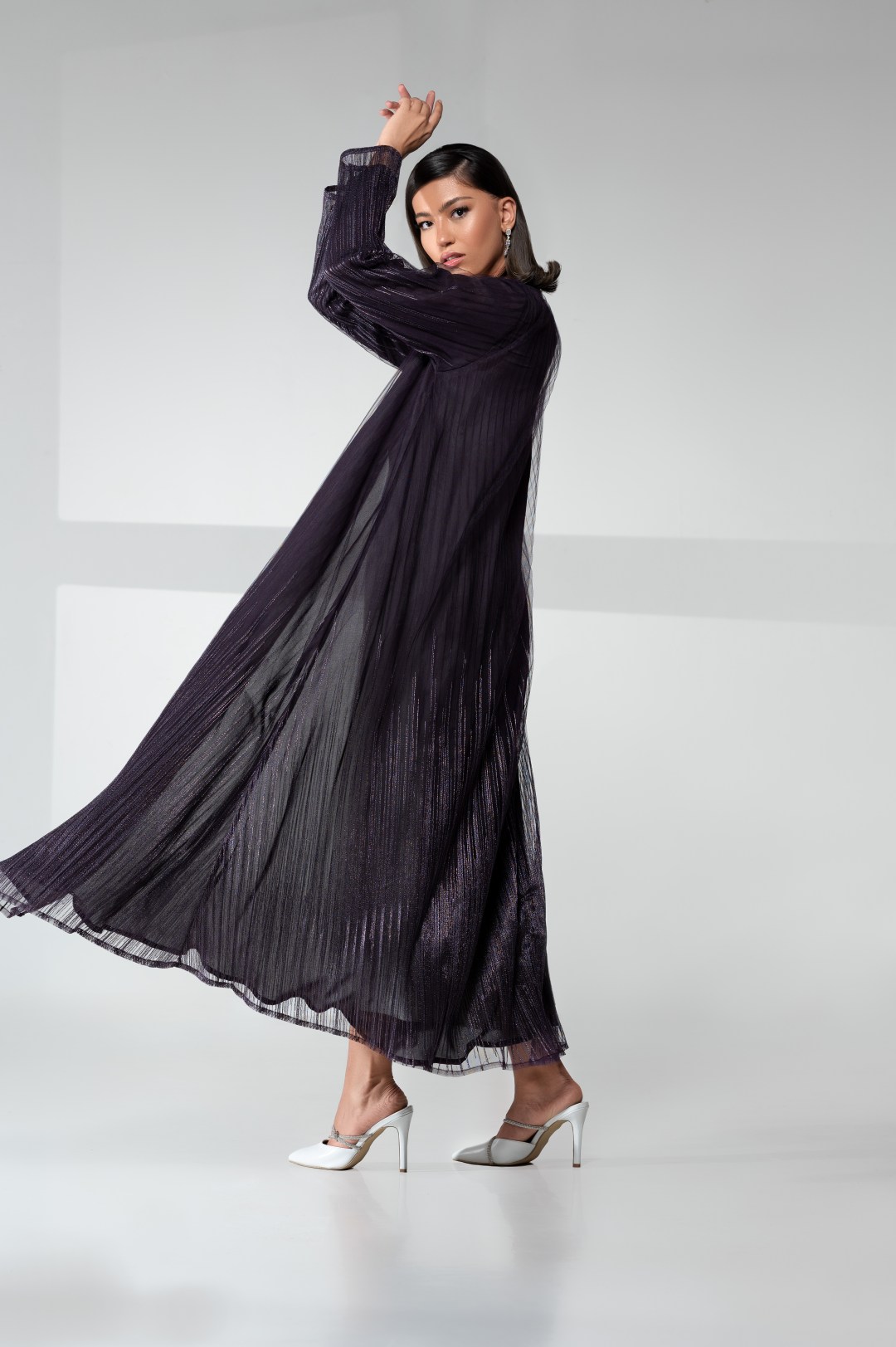 Velvet  
 Contrast Trim Abaya