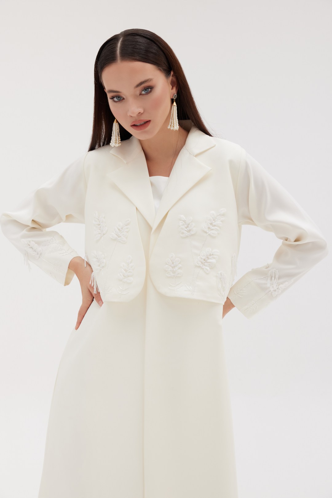 Naive Milky Abaya With Mini Flowers